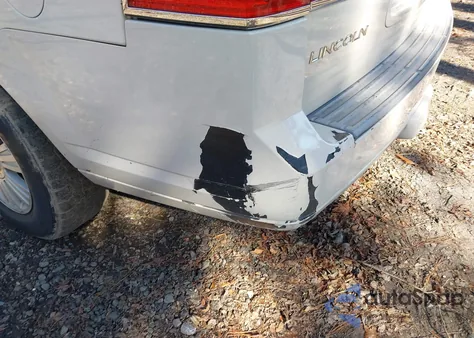 2008 Lincoln Navigator L z USA, uszkodzony, nr VIN 5LMFL27538LJ08193